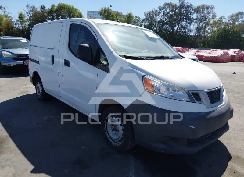 2015 Nissan NV 200 photo