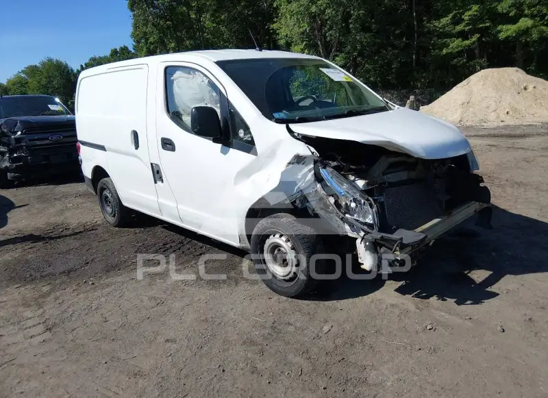 2015 Nissan NV 200 photo