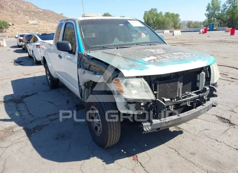 2015 Nissan FRONTIER фото