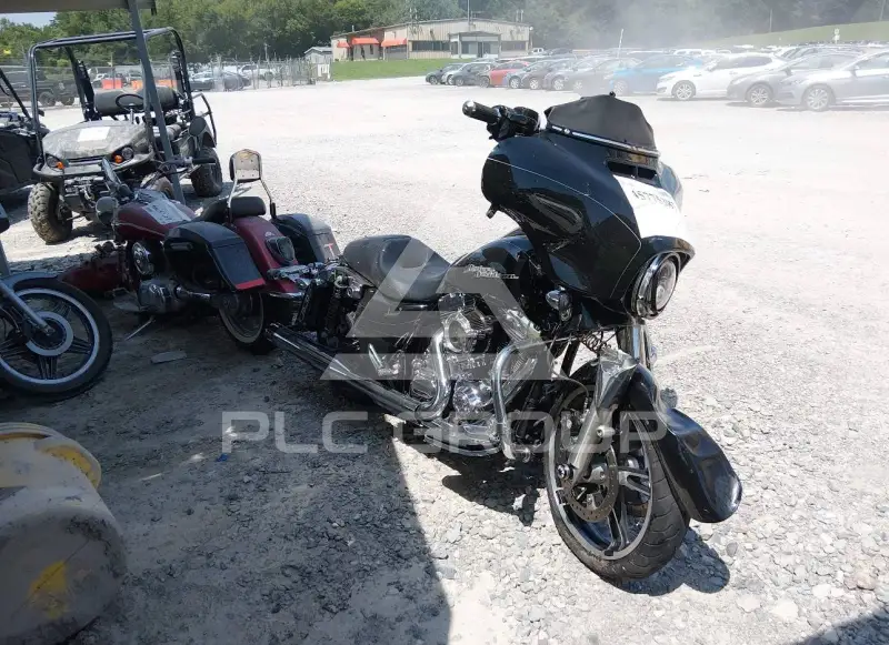 2015 Harley-Davidson FLHX photo