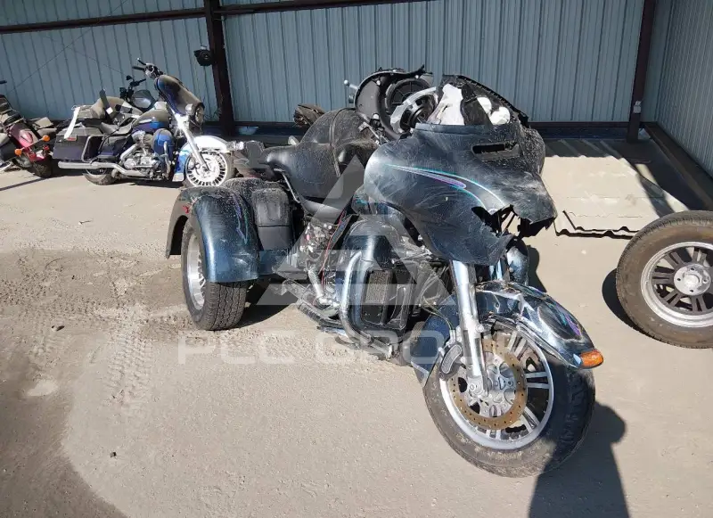 2015 Harley-Davidson FLHTCU фото