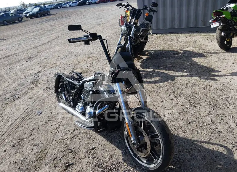 2015 Harley-Davidson FLTRX photo