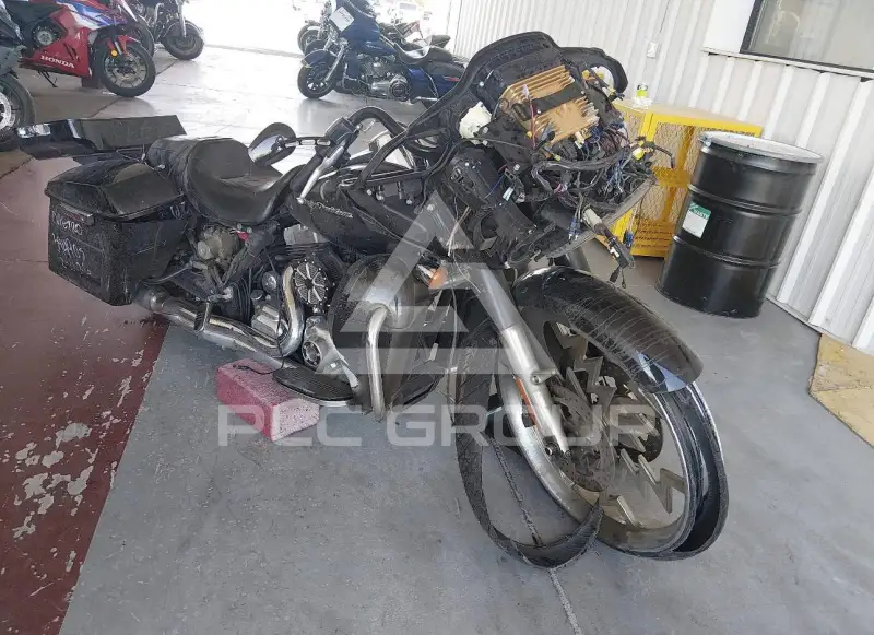 2015 Harley-Davidson FLTRX фото