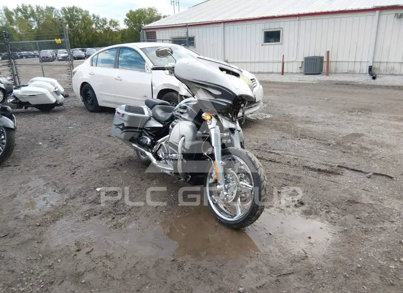 2015 Harley-Davidson FLHX photo