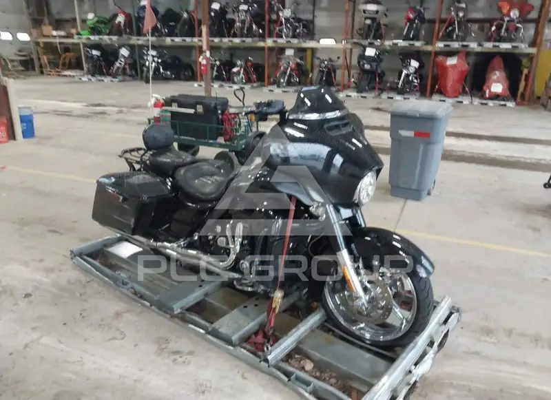 2015 Harley-Davidson FLHX фото