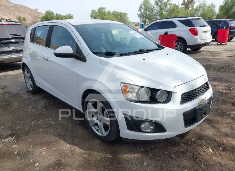 2015 Chevrolet Sonic фото