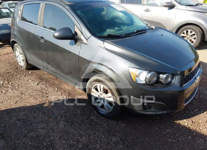 2015 Chevrolet Sonic фото