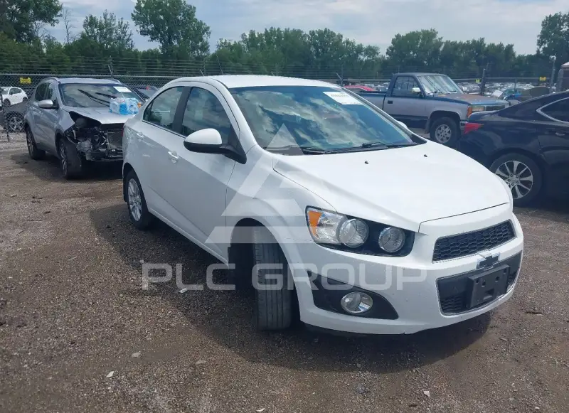 2015 Chevrolet Sonic фото