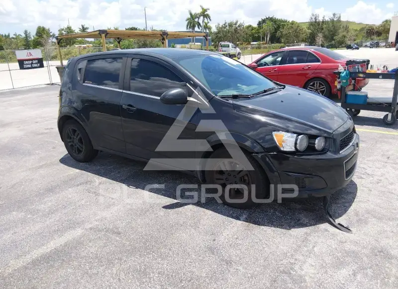 2015 Chevrolet Sonic фото