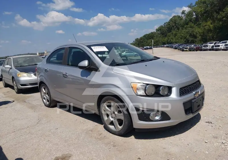 2015 Chevrolet Sonic фото