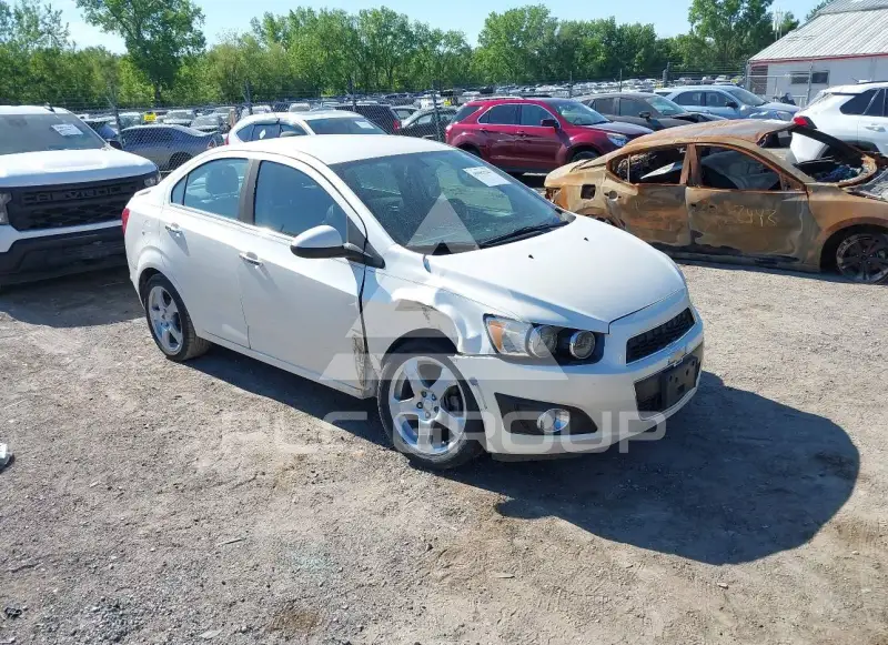2015 Chevrolet Sonic фото