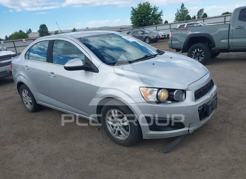 2015 Chevrolet Sonic фото