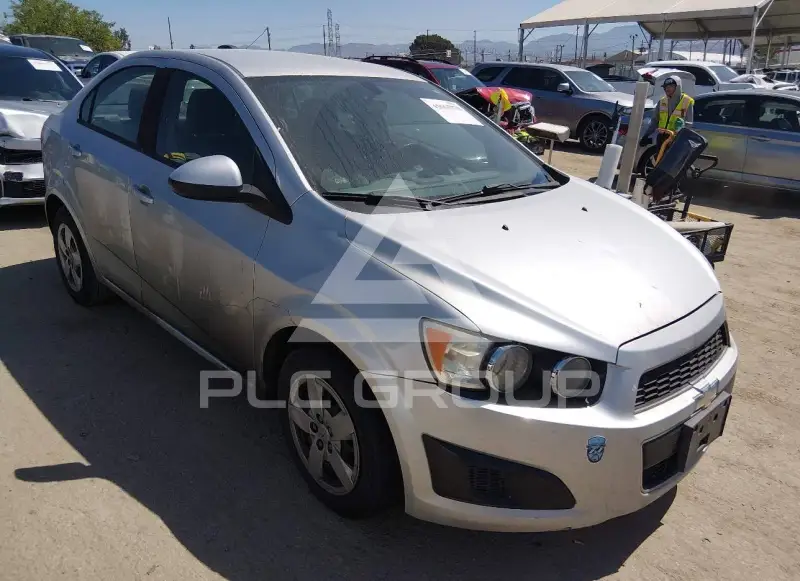 2015 Chevrolet Sonic фото