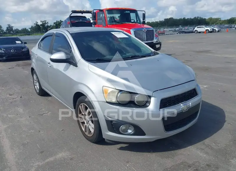 2015 Chevrolet Sonic фото