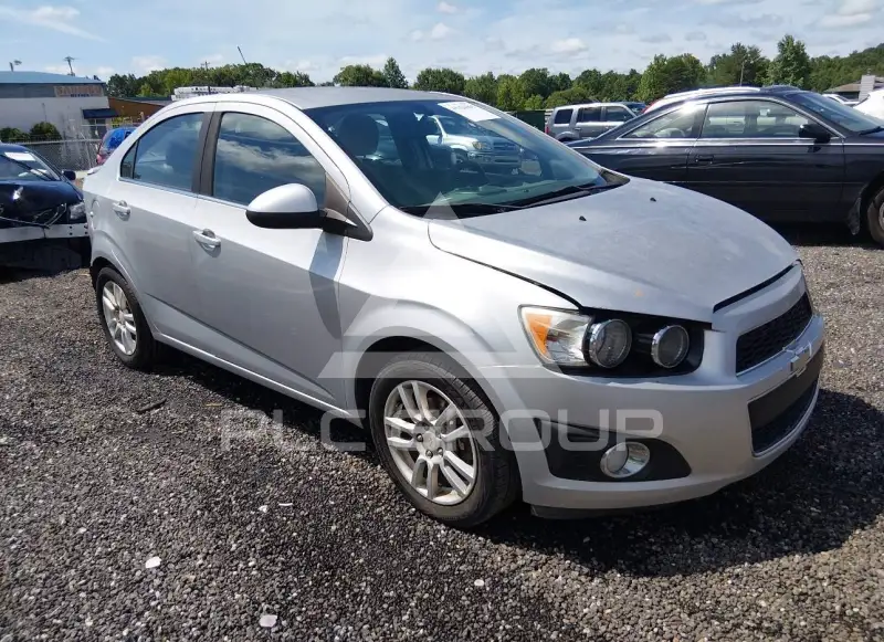 2015 Chevrolet Sonic фото