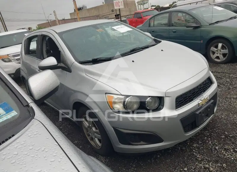 2015 Chevrolet Sonic фото