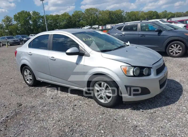 2015 Chevrolet Sonic фото