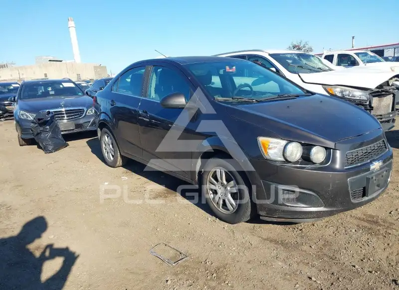 2015 Chevrolet Sonic фото