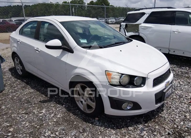 2015 Chevrolet Sonic фото