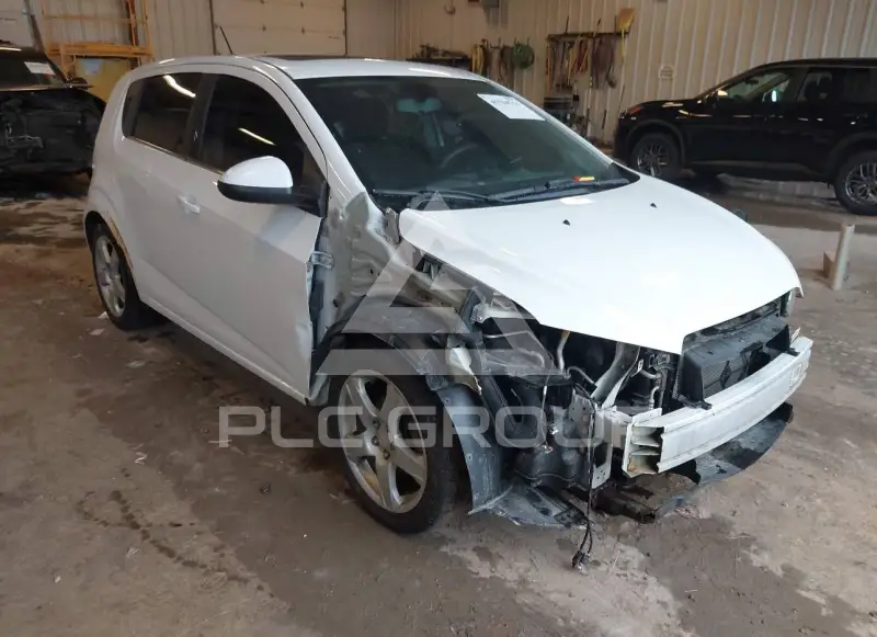 2015 Chevrolet Sonic фото