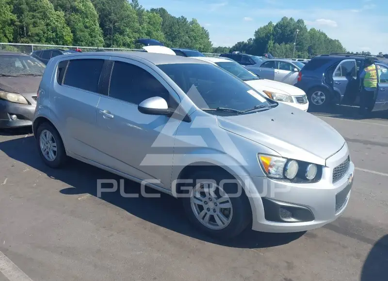 2015 Chevrolet Sonic фото