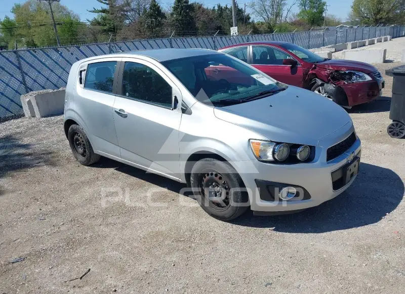2015 Chevrolet Sonic фото