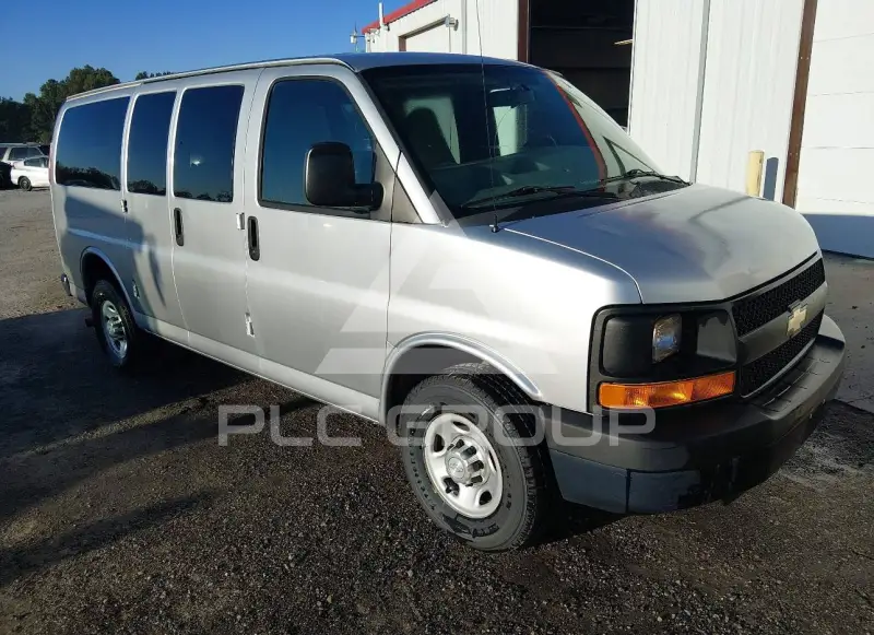 2015 Chevrolet Express photo