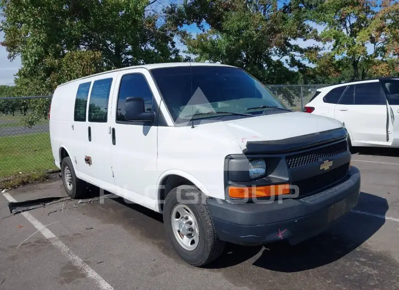2015 Chevrolet Express photo