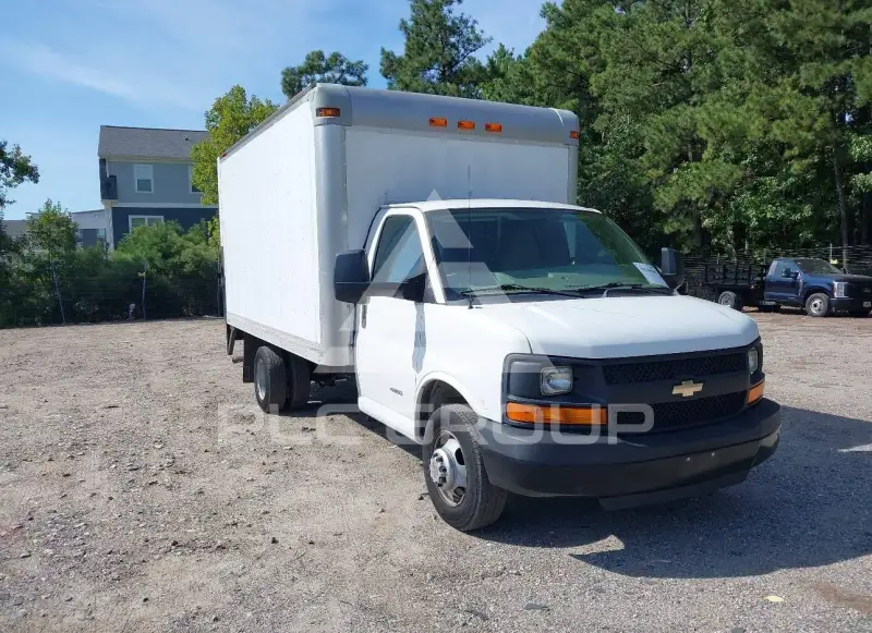 2015 Chevrolet Express photo