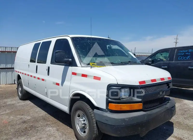 2015 Chevrolet Express photo