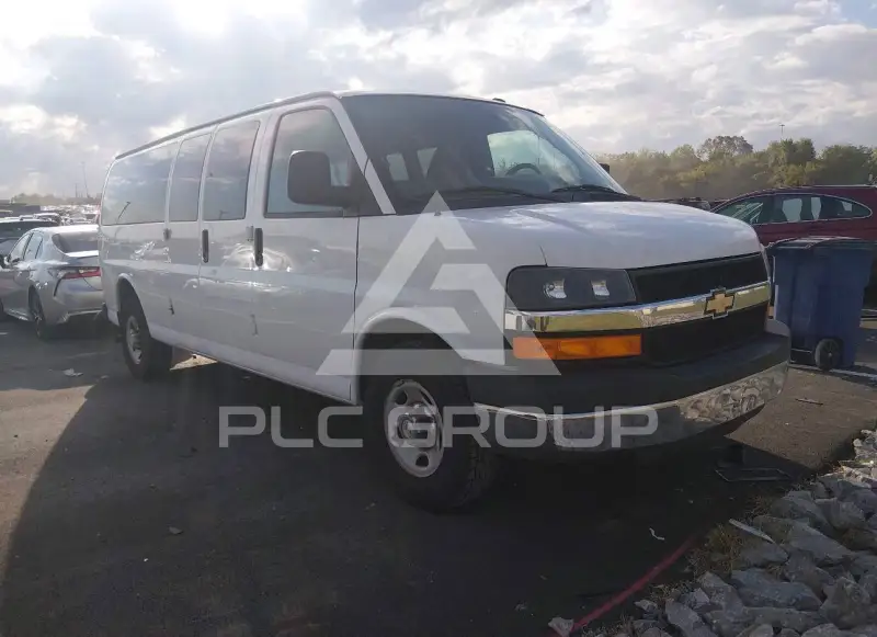 2015 Chevrolet Express photo