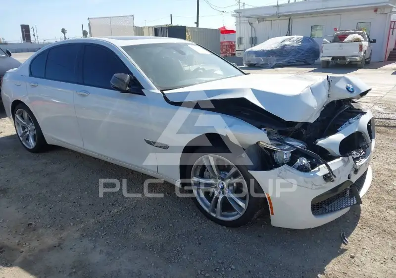 2015 BMW 750 фото