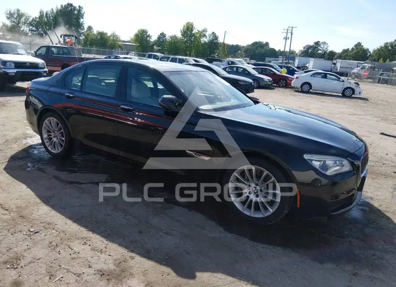 2015 BMW 750 фото