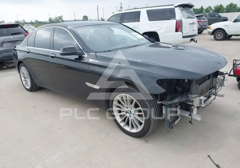 2015 BMW 750 фото