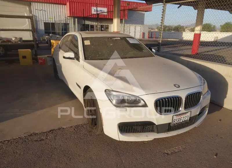 2015 BMW 750 фото