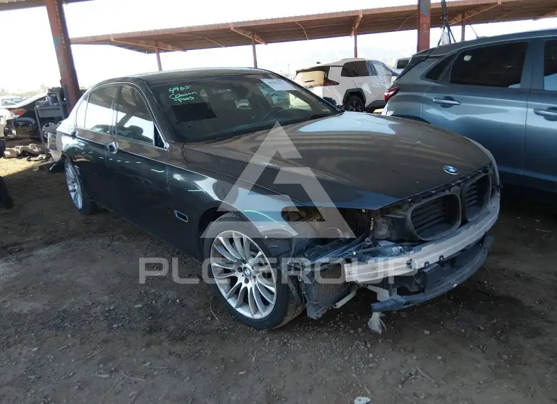 2015 BMW 750 фото