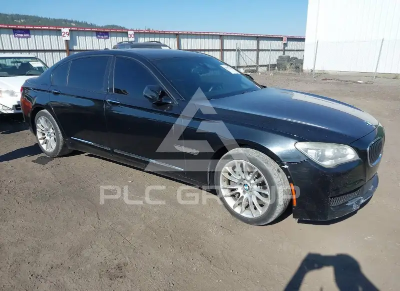 2015 BMW 750 фото