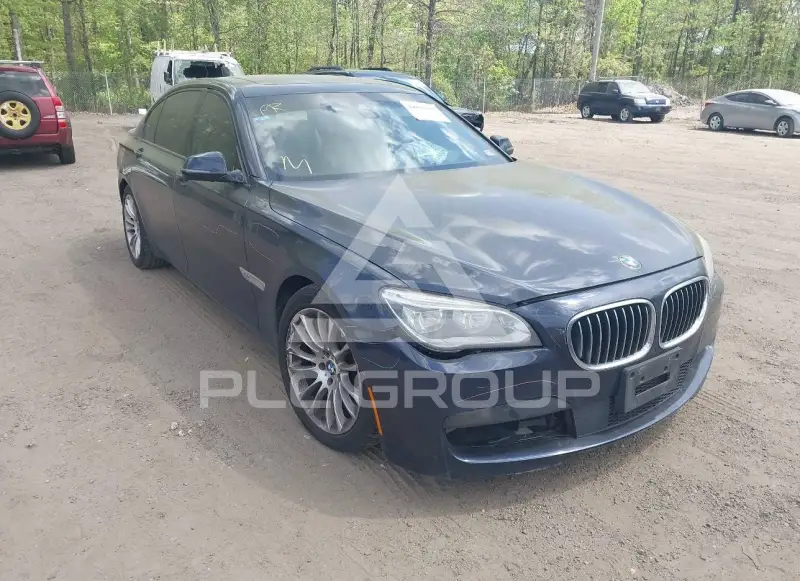 2015 BMW 750 фото