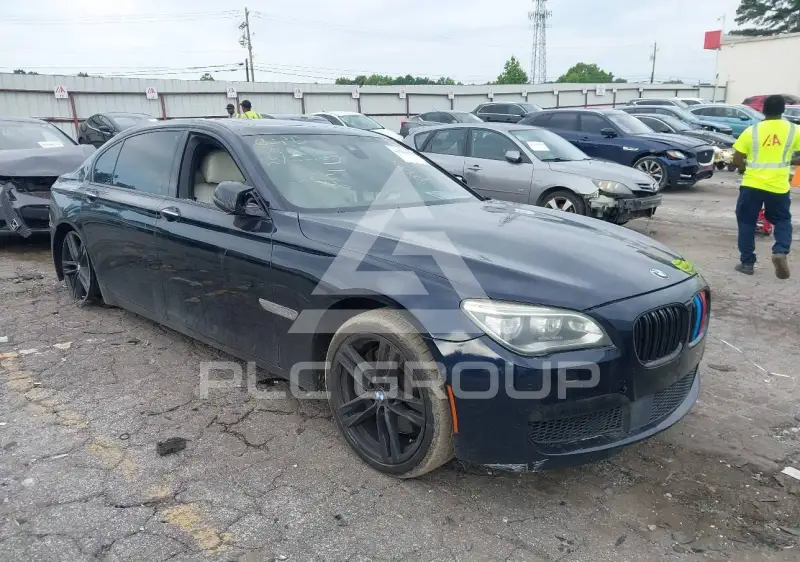 2015 BMW 750 фото