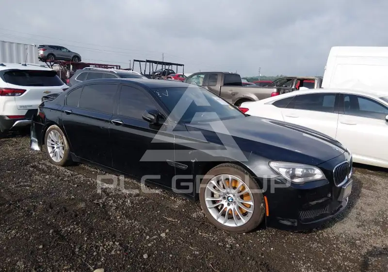 2015 BMW 750 фото