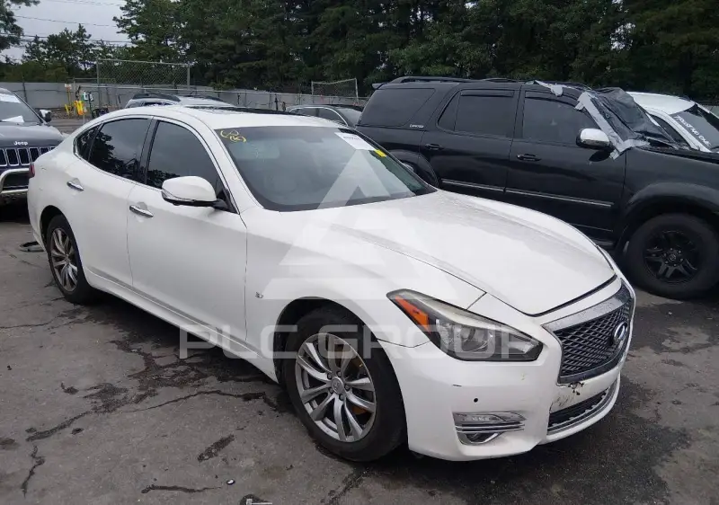 2015 Infinity Q70 photo