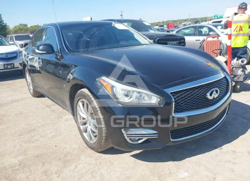 2015 Infinity Q70 фото
