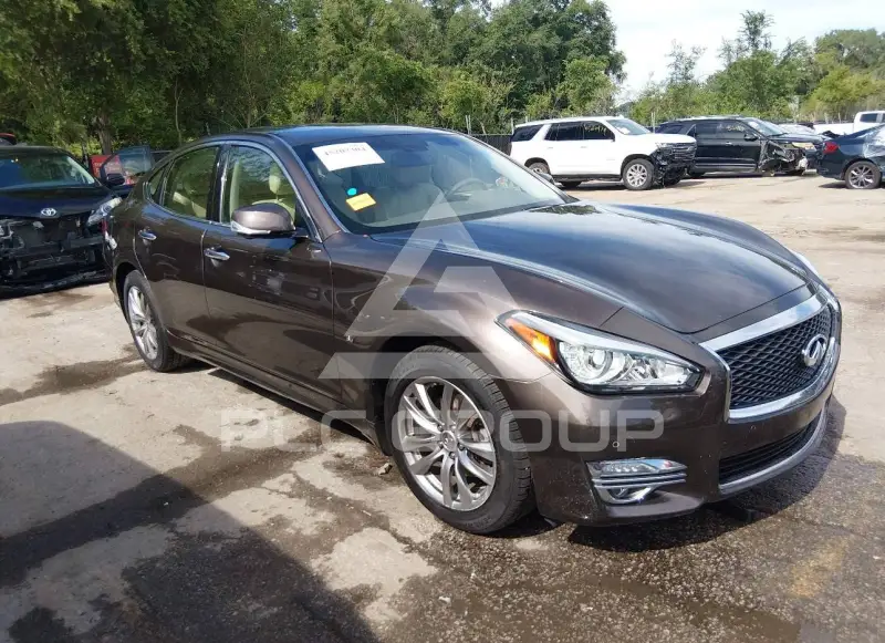 2015 Infinity Q70 фото