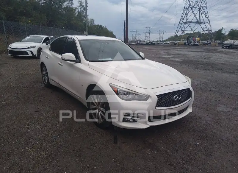 2015 Infinity Q50 фото