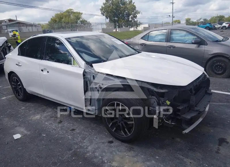 2015 Infinity Q50 фото