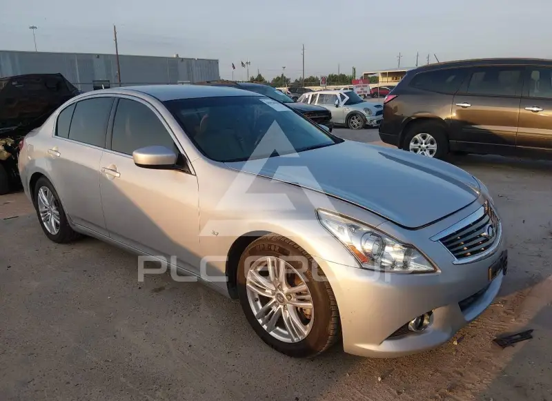 2015 Infinity Q40 photo