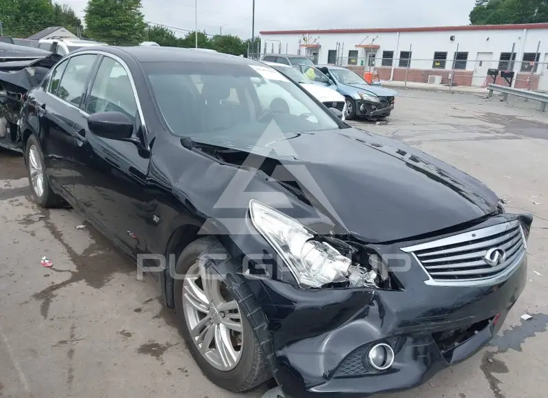2015 Infinity Q40 фото