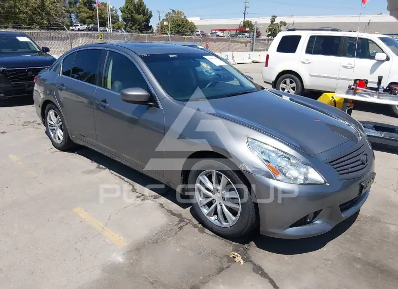2015 Infinity Q40 фото