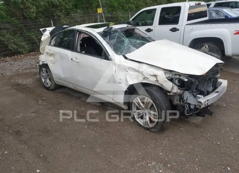 2015 Infinity Q40 photo