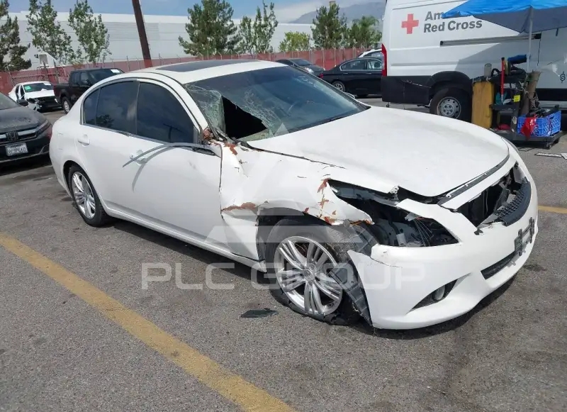 2015 Infinity Q40 фото